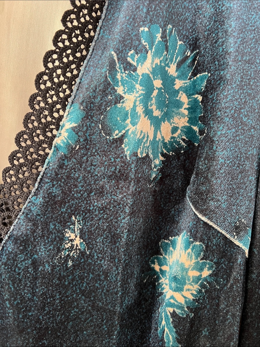 NWT FuTario Women's Teal Bell Sleeve Blouse Lace Hem Velvet Size Large - Picture 5 of 9